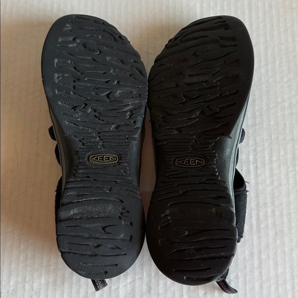 Keen Black And Gray Whisper Waterproof Hiking Sandals - Picture 10 of 11